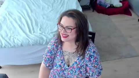 Snapshot of squirt_kimmm chatting on 13, 11, 2025 Kim online show from 13, 11, 2025