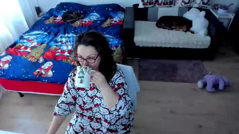 Snapshot of squirt_kimmm chatting on 5, 12, 2025 Kim online show from 5, 12, 2025