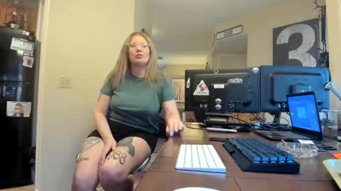 Snapshot of squirt_vip_room chatting on 16, 1, 2026 Roxy Day Mossimo Knight online show from 16, 1, 2026