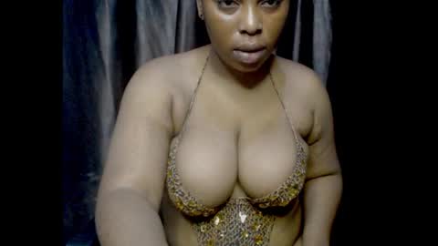 Snapshot of squirtyqueenxx chatting on 15, 9, 2025 gold online show from 15, 9, 2025