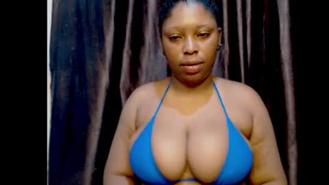 Snapshot of squirtyqueenxx chatting on 18, 9, 2025 gold online show from 18, 9, 2025