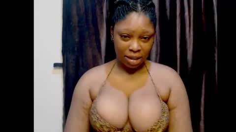 Snapshot of squirtyqueenxx chatting on 19, 9, 2025 gold online show from 19, 9, 2025