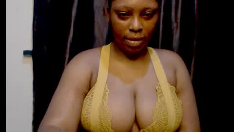 Snapshot of squirtyqueenxx chatting on 22, 9, 2025 gold online show from 22, 9, 2025