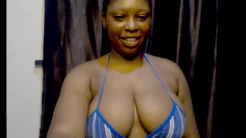 Snapshot of squirtyqueenxx chatting on 24, 9, 2025 gold online show from 24, 9, 2025