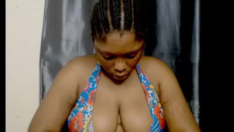 Snapshot of squirtyqueenxx chatting on 28, 9, 2025 gold online show from 28, 9, 2025