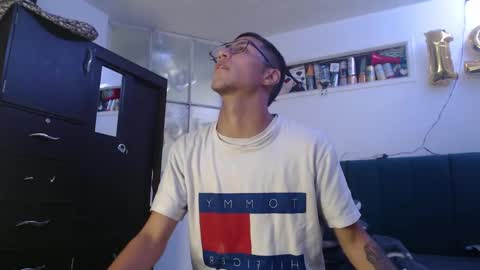 Snapshot of sr_porn01 chatting on 28, 2, 2025 sr_porn01 online show from 28, 2, 2025