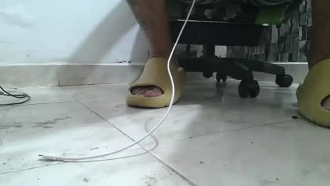Snapshot of srfindomfeet_ chatting on 28, 6, 2026 sr master cum its my old account online show from 28, 6, 2026