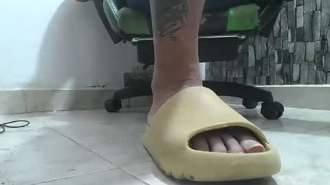 Snapshot of srfindomfeet_ chatting on 14, 7, 2026 sr master cum its my old account online show from 14, 7, 2026