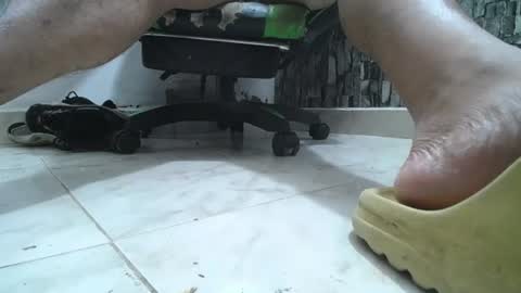 Snapshot of srfindomfeet_ chatting on 19, 7, 2026 sr master cum its my old account online show from 19, 7, 2026