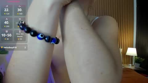 Stacy Woods online show from 21, 11, 2025