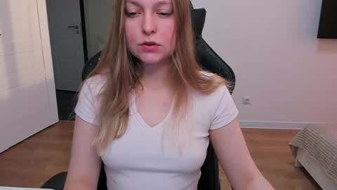 Snapshot of stacy_miraclee chatting on 6, 5, 2026 Stacy online show from 6, 5, 2026