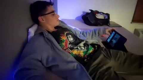 Snapshot of staightupdownbad chatting on 25, 11, 2025 Straightupdownbad online show from 25, 11, 2025