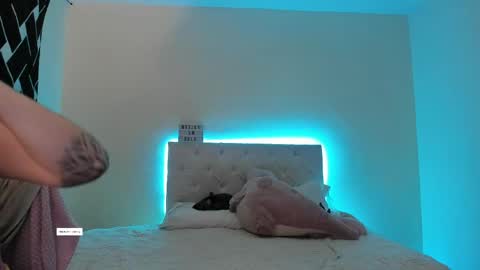 Stand and Rose online show from 15, 4, 2026