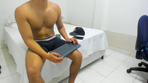 Snapshot of stand_boy01 chatting on 16, 11, 2025 stand_boy01 online show from 16, 11, 2025