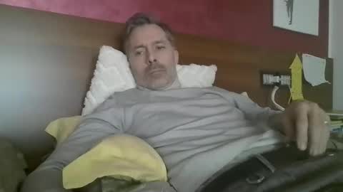 Snapshot of steel80 chatting on 17, 12, 2025 steel80 online show from 17, 12, 2025