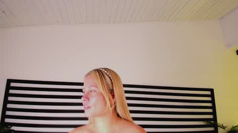 Snapshot of stefannny_ chatting on 13, 12, 2024 Stefanny online show from 13, 12, 2024