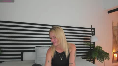 Snapshot of stefannny_ chatting on 18, 12, 2024 Stefanny online show from 18, 12, 2024