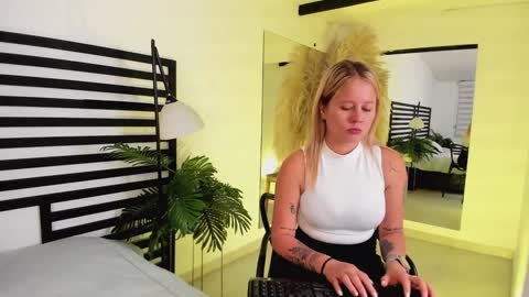 Snapshot of stefannny_ chatting on 24, 12, 2024 Stefanny online show from 24, 12, 2024