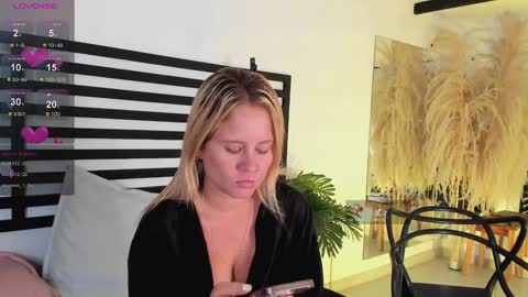 Snapshot of stefannny_ chatting on 27, 12, 2024 Stefanny online show from 27, 12, 2024