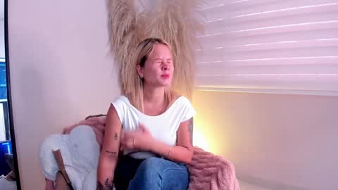 Snapshot of stefannny_ chatting on 1, 1, 2025 Stefanny online show from 1, 1, 2025