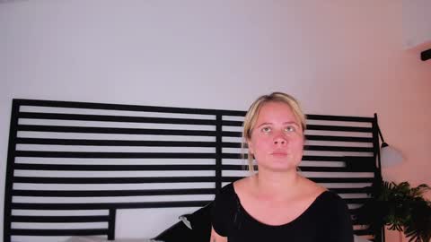 Snapshot of stefannny_ chatting on 4, 2, 2025 Stefanny online show from 4, 2, 2025