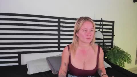Snapshot of stefannny_ chatting on 18, 2, 2025 Stefanny online show from 18, 2, 2025