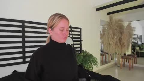 Snapshot of stefannny_ chatting on 18, 2, 2025 Stefanny online show from 18, 2, 2025