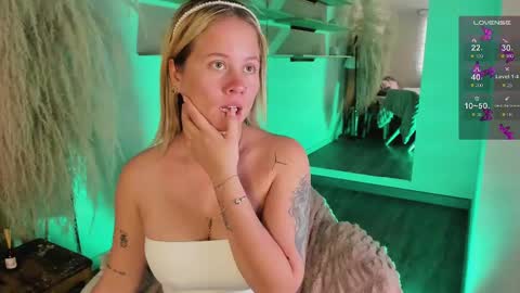 Snapshot of stefannny_ chatting on 27, 2, 2025 Stefanny online show from 27, 2, 2025