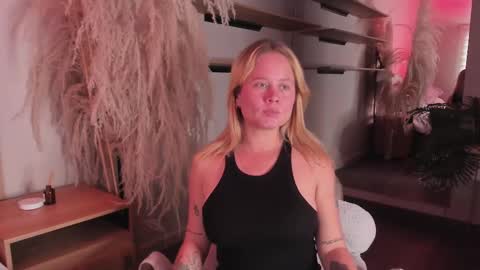 Snapshot of stefannny_ chatting on 6, 3, 2025 Stefanny online show from 6, 3, 2025