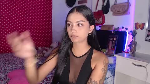 Im MiaIts my first day here  online show from 20, 12, 2024