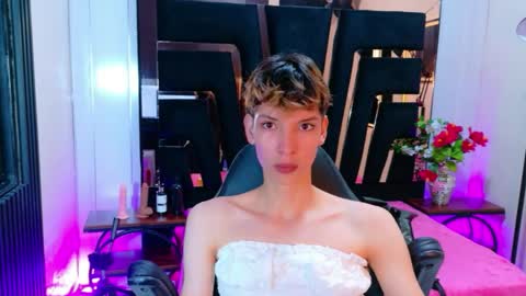 stefany piink online show from 31, 3, 2026