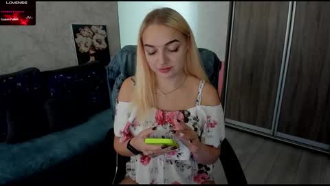 Snapshot of stella__cox chatting on 14, 9, 2025 Stella Cox online show from 14, 9, 2025