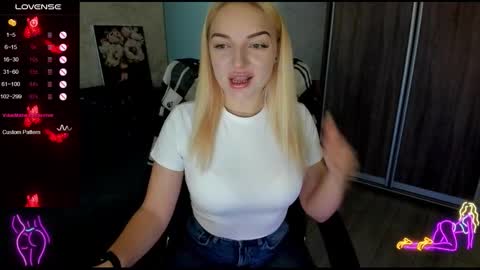 Snapshot of stella__cox chatting on 15, 9, 2025 Stella Cox online show from 15, 9, 2025