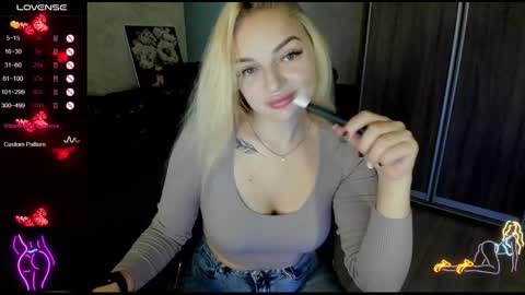 Snapshot of stella__cox chatting on 20, 9, 2025 Stella Cox online show from 20, 9, 2025