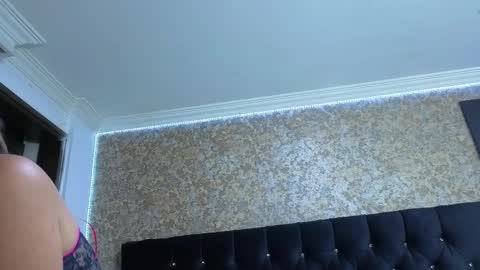 Snapshot of stella_xue chatting on 10, 11, 2025 Estella online show from 10, 11, 2025