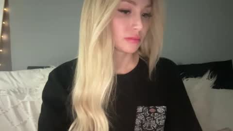 Stella Bella online show from 3, 3, 2025