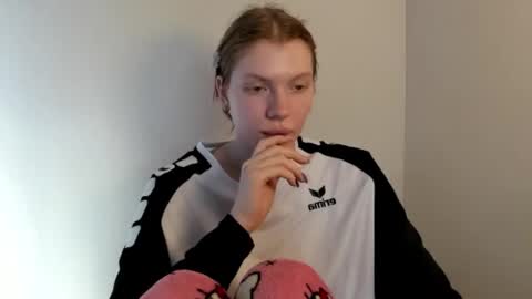 S T E L L A online show from 3, 11, 2025