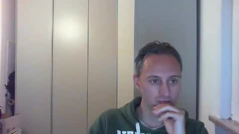 Snapshot of sten015 chatting on 24, 11, 2025 sten015 online show from 24, 11, 2025