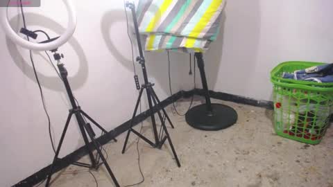 Angie mature online show from 9, 1, 2025