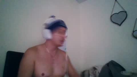 Snapshot of sterling86francis925 chatting on 22, 12, 2025 NineTwoFIve...... online show from 22, 12, 2025