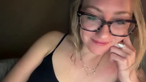 Snapshot of steviegirl4u chatting on 1, 2, 2025 StevieGirl4U online show from 1, 2, 2025
