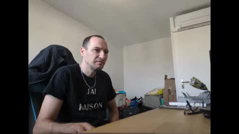 Snapshot of stickolive1 chatting on 22, 4, 2026 stickolive1 online show from 22, 4, 2026