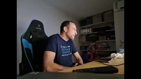 Snapshot of stickolive1 chatting on 25, 5, 2026 stickolive1 online show from 25, 5, 2026