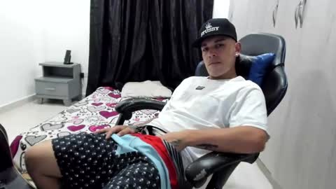 stiven_fox33 online show from 18, 11, 2025