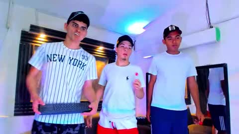 Snapshot of stivendreams chatting on 15, 11, 2025 friends online show from 15, 11, 2025