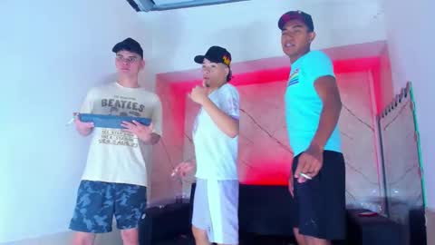 Snapshot of stivendreams chatting on 17, 11, 2025 friends online show from 17, 11, 2025