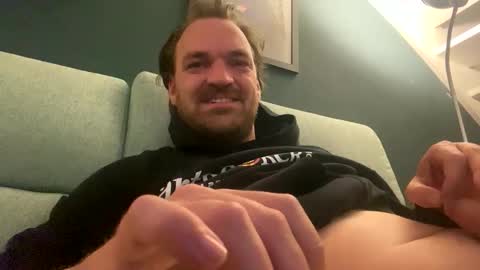 Snapshot of stonednboner chatting on 17, 5, 2026 Stonerboner online show from 17, 5, 2026