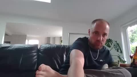 str8feet33 online show from 2, 12, 2025