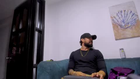 Snapshot of straight__friends chatting on 11, 9, 2025 straight__friends online show from 11, 9, 2025