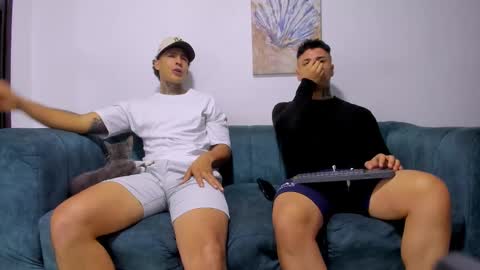 Snapshot of straight__friends chatting on 12, 9, 2025 straight__friends online show from 12, 9, 2025